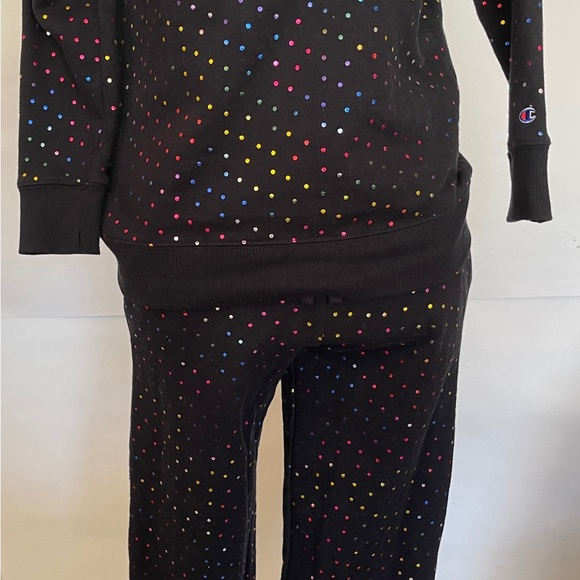 Champion sweatsuit stunningly cute buy from a veteran needs 5 dental implants - Picture 5 of 17